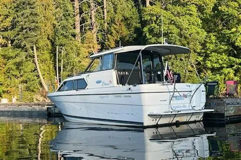 Slide: The Image of 2002 Bayliner 2859 Ciera Classic boat docked by lush green trees. - 22