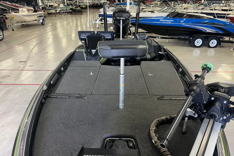 Slide: The Image of Close-up of 2024 Skeeter FXR21 Apex boat's Atlas hydraulic jack plate. - 10