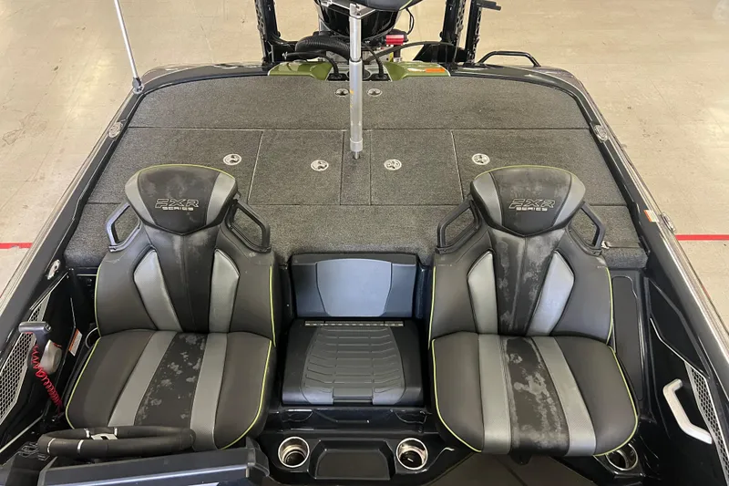 Slide: The Image of Dual Humminbird Helix 12 displays on 2024 Skeeter FXR21 Apex boat dashboard. - 15