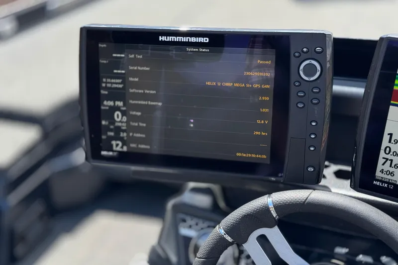 Slide: The Image of Humminbird fish finder display on 2024 Skeeter FXR21 Apex boat dashboard. - 31
