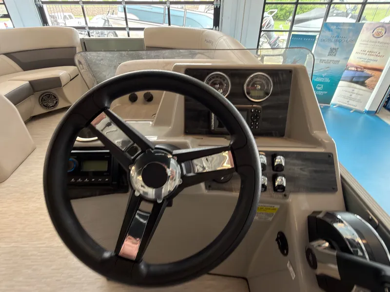 Slide: The Image of Harris Cruiser 210 2023 - 11