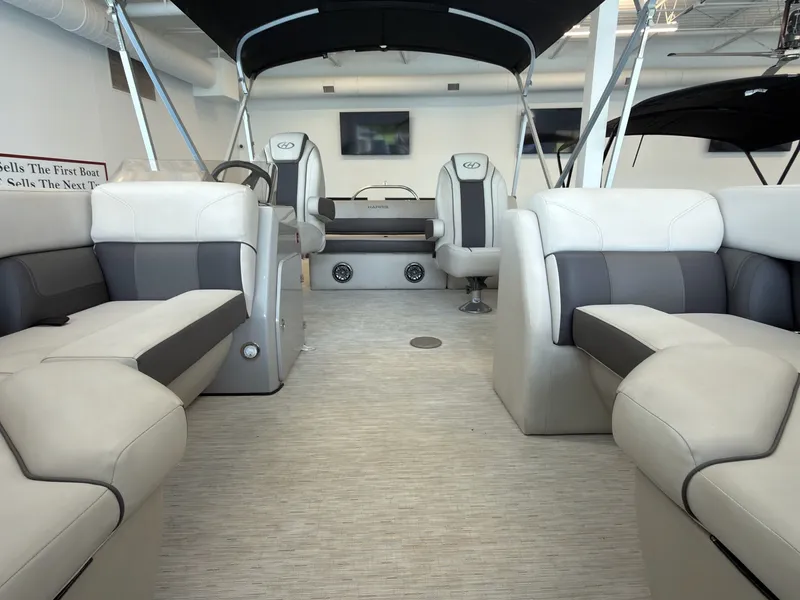 Slide: The Image of Harris Cruiser 210 2023 - 12