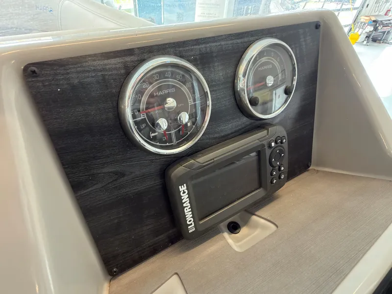 Slide: The Image of Harris Cruiser 210 2023 - 13