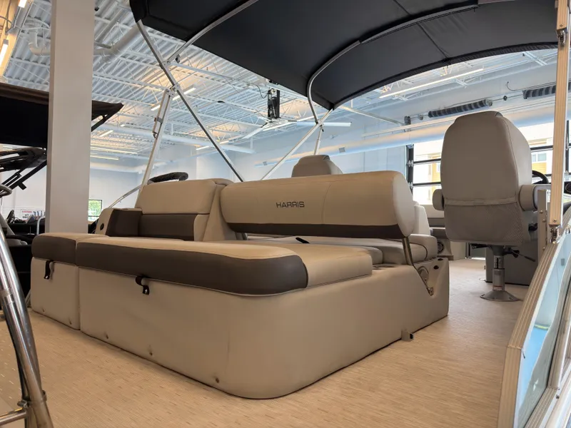 Slide: The Image of Harris Cruiser 210 2023 - 15