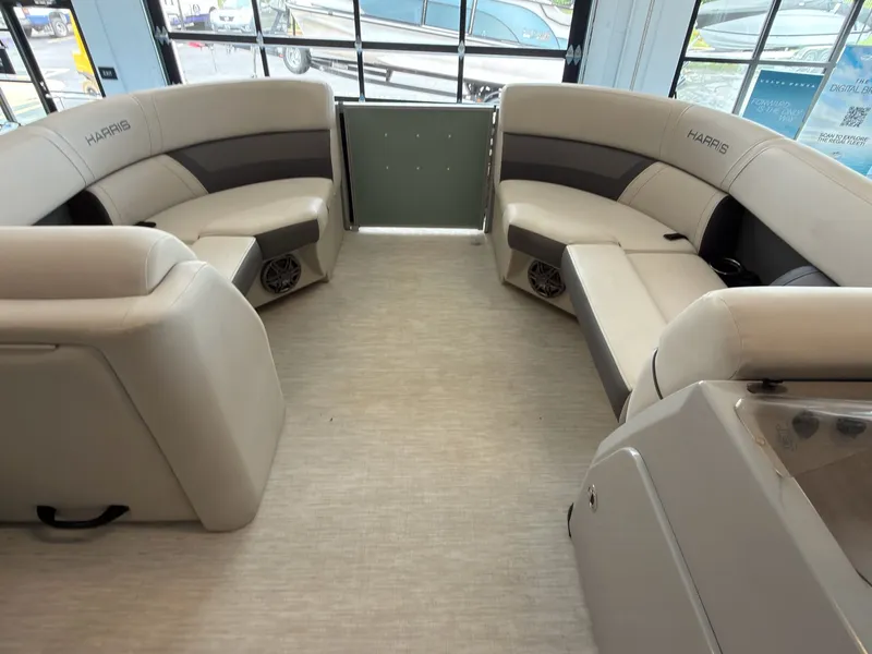 Slide: The Image of Harris Cruiser 210 2023 - 16