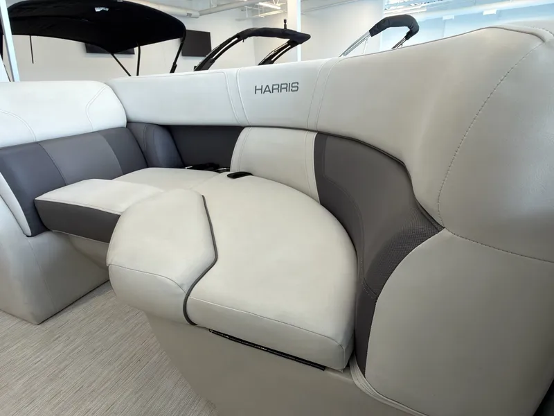 Slide: The Image of Harris Cruiser 210 2023 - 19