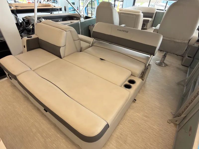 Slide: The Image of Harris Cruiser 210 2023 - 20