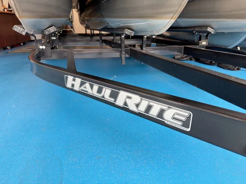 Slide: The Image of Harris Cruiser 210 2023 - 21