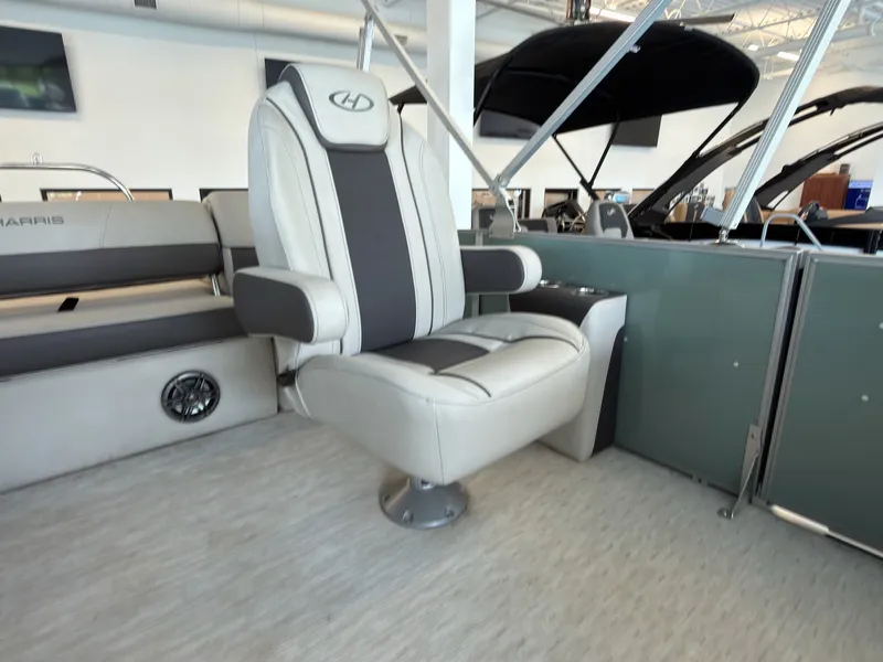 Slide: The Image of Harris Cruiser 210 2023 - 23