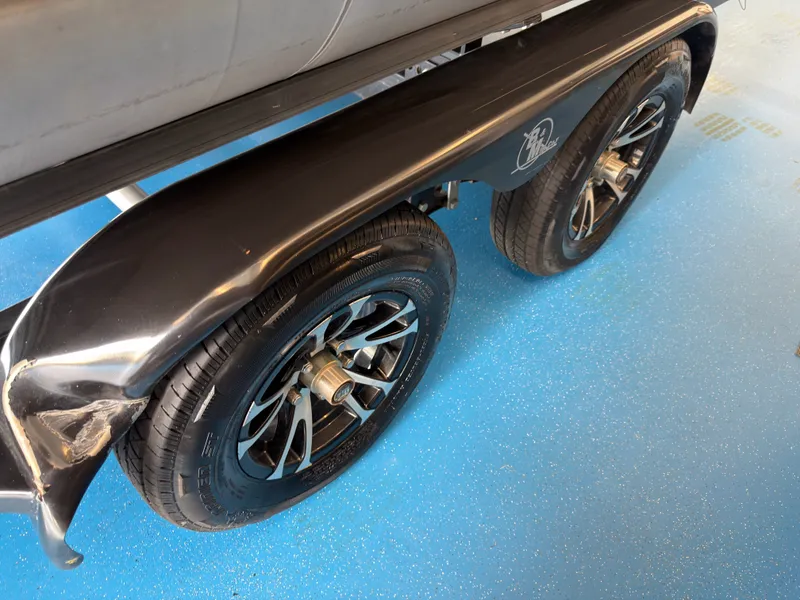 Slide: The Image of Harris Cruiser 210 2023 - 25