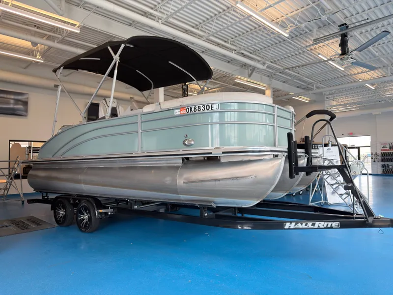 Slide: The Image of Harris Cruiser 210 2023 - 26