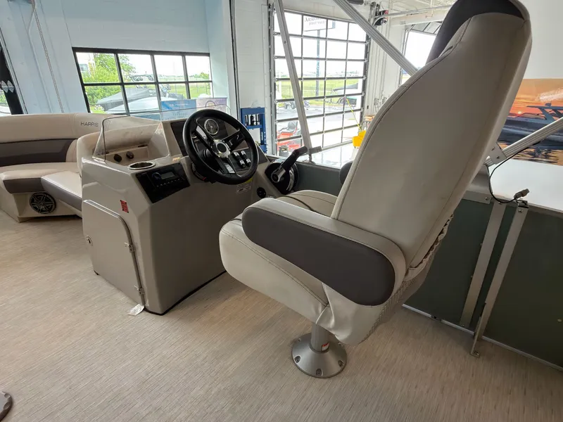 Slide: The Image of Harris Cruiser 210 2023 - 27