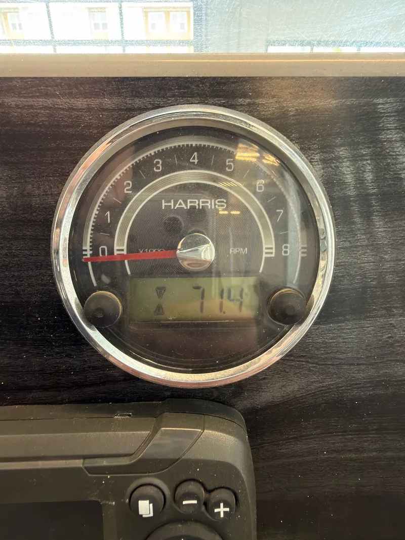 Slide: The Image of Harris Cruiser 210 2023 - 28