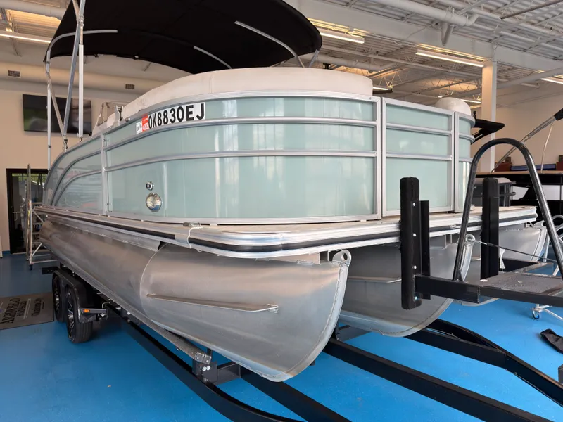 Slide: The Image of Harris Cruiser 210 2023 - 4