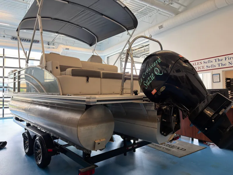 Slide: The Image of Harris Cruiser 210 2023 - 7