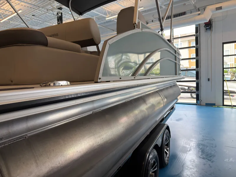 Slide: The Image of Harris Cruiser 210 2023 - 9