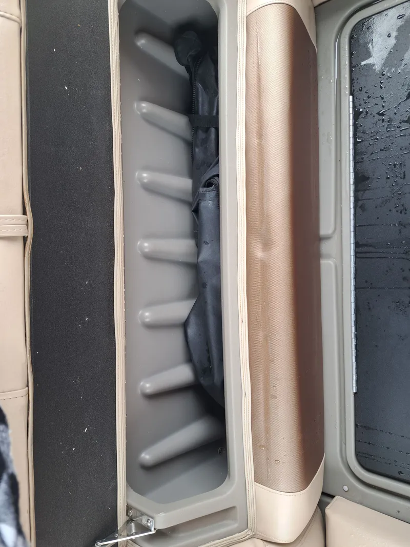 Slide: The Image of Sun Tracker FB20 DLX 2022 - 20