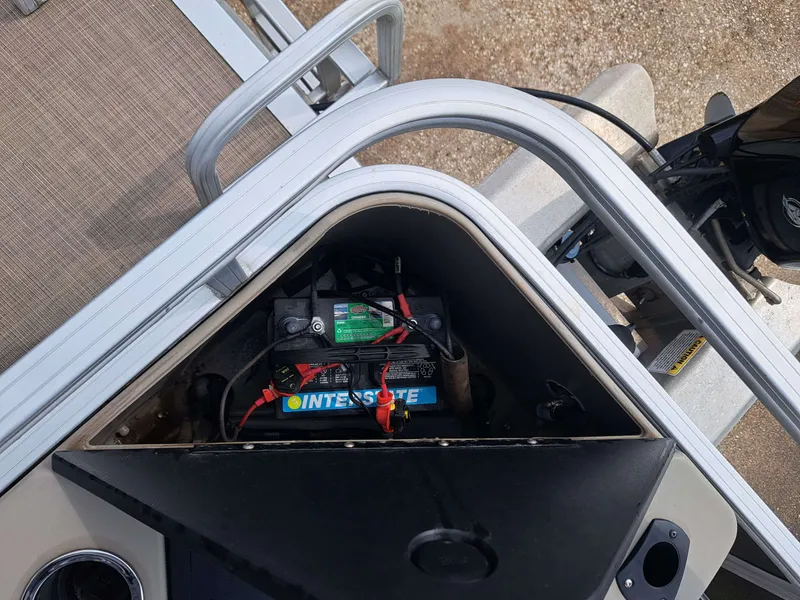 Slide: The Image of Sun Tracker FB20 DLX 2022 - 25