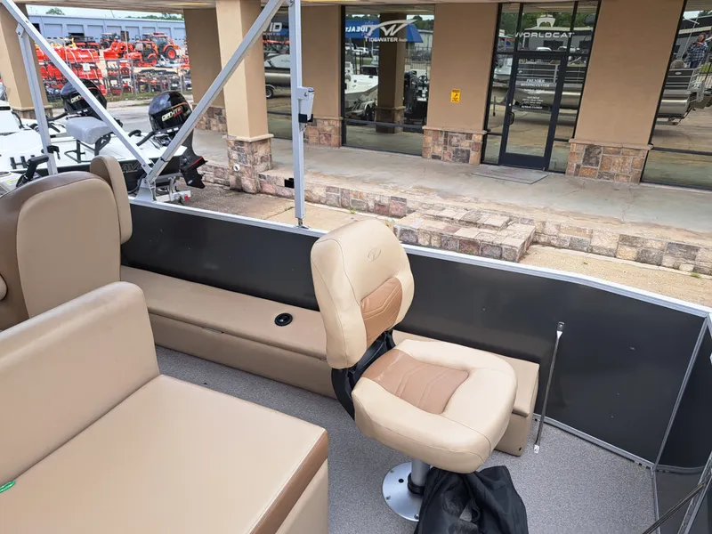 Slide: The Image of Veranda VF20F4 2018 - 10