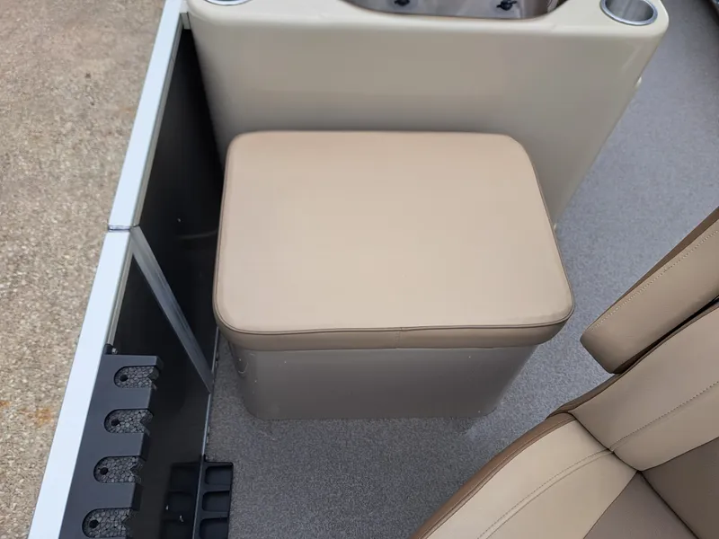 Slide: The Image of Veranda VF20F4 2018 - 12