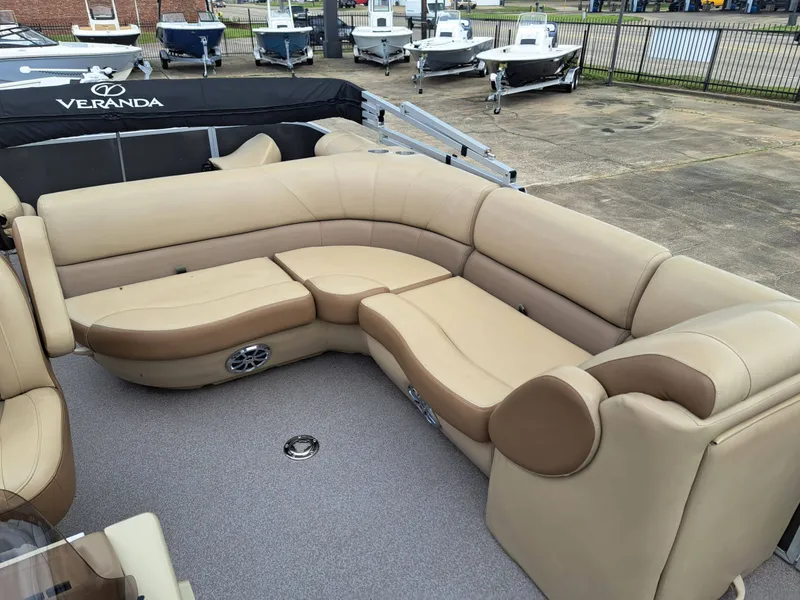 Slide: The Image of Veranda VF20F4 2018 - 14