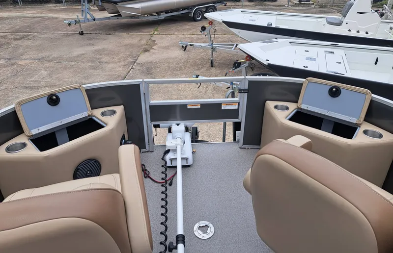 Slide: The Image of Veranda VF20F4 2018 - 21