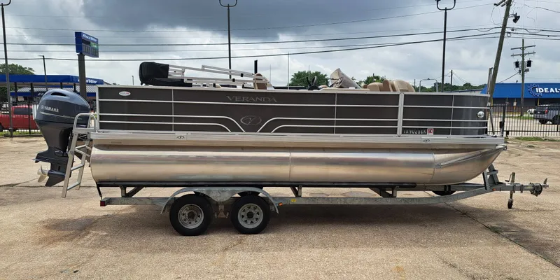 Slide: The Image of Veranda VF20F4 2018 - 7