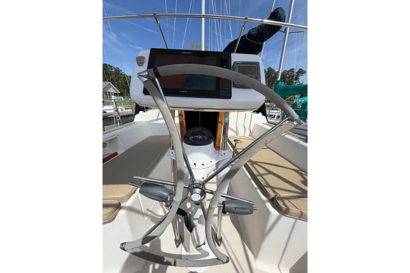 Slide: The Image of Steering wheel and navigation equipment on a 2001 Caliber 40LRC sailboat. - 28