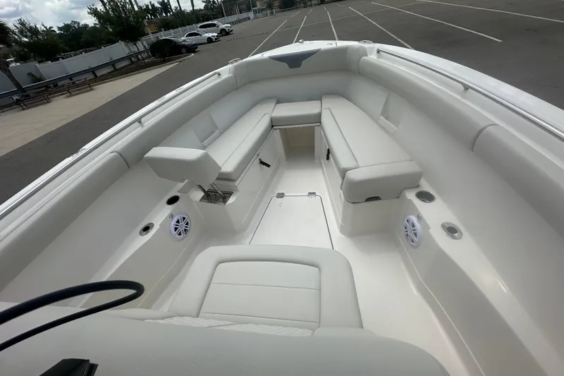 Slide: The Image of 2026 Sailfish 272 CC boat interior with spacious seating and modern design. - 28