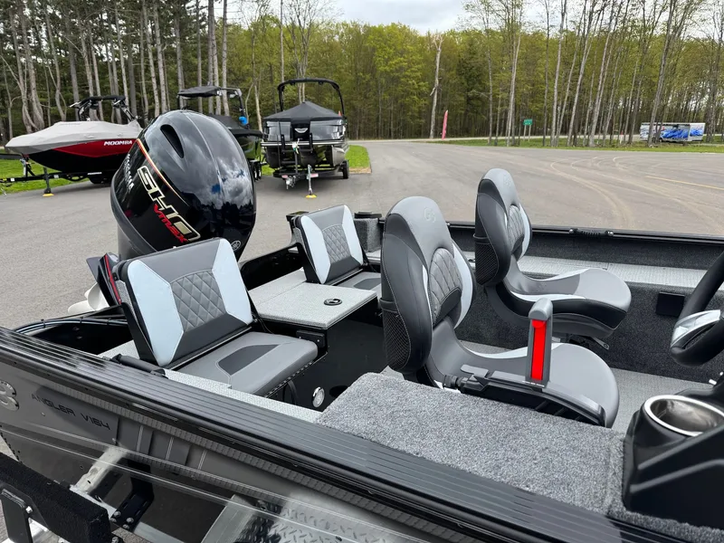 Slide: The Image of Interior view of G3 Angler V164 C boat, model year 2026. - 12