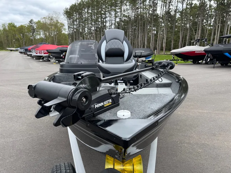 Slide: The Image of 2026 G3 Angler V164 C boat with Minn Kota Terrova motor. - 8