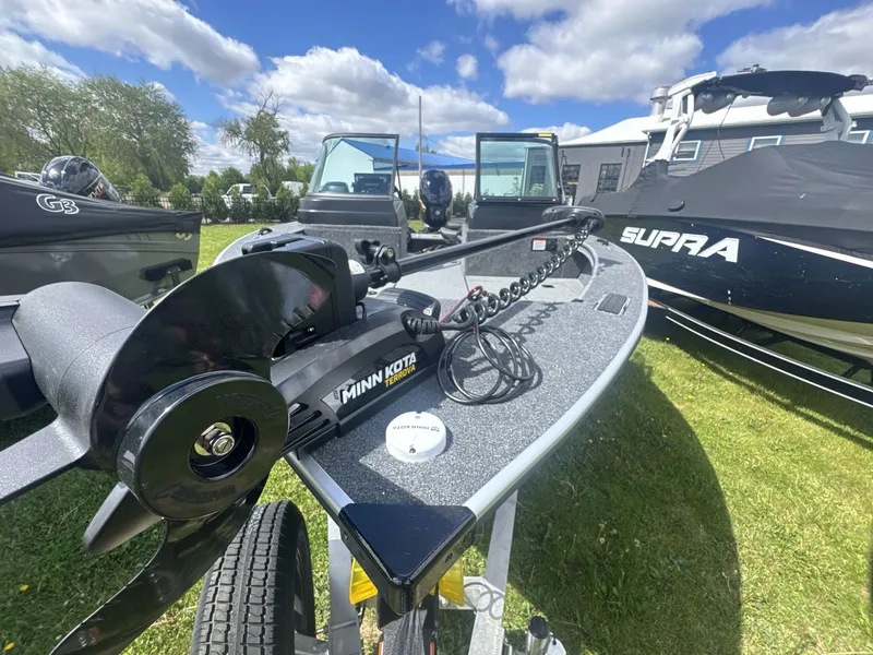 Slide: The Image of 2026 G3 Angler V1850 SF boat with Minn Kota motor. - 4
