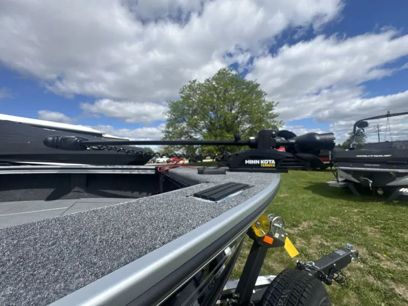 Slide: The Image of 2026 G3 Angler V1850 SF boat with Minn Kota motor. - 6