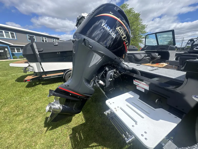 Slide: The Image of 2026 G3 Angler V1850 SF with Yamaha outboard motor. - 9
