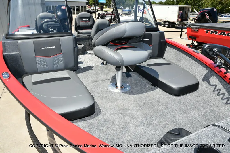 Slide: The Image of Tracker Pro Guide V-175 Combo 2026 - 30