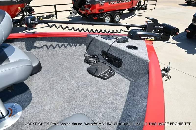 Slide: The Image of Tracker Pro Guide V-175 Combo 2026 - 31