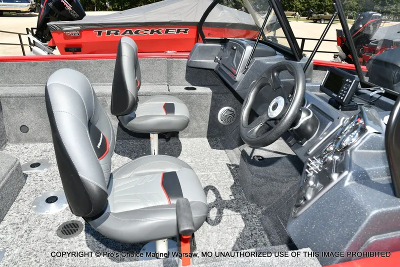 Slide: The Image of Tracker Pro Guide V-175 Combo 2026 - 32