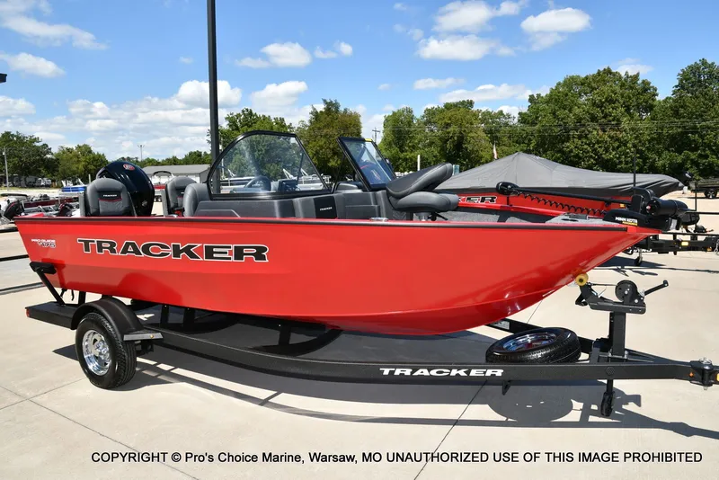 Slide: The Image of Tracker Pro Guide V-175 Combo 2026 - 82