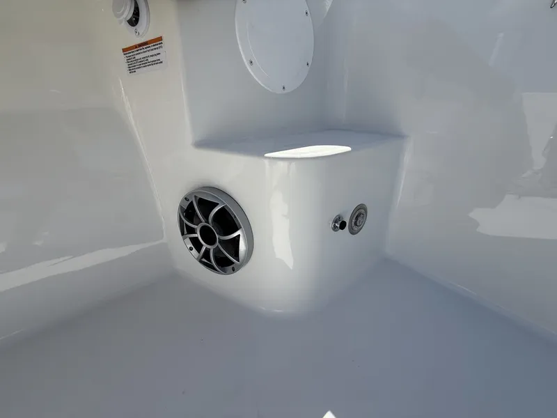 Slide: The Image of Parker Marine 247 Explorer TWIN 150S AND AIR COND. 2026 - 10