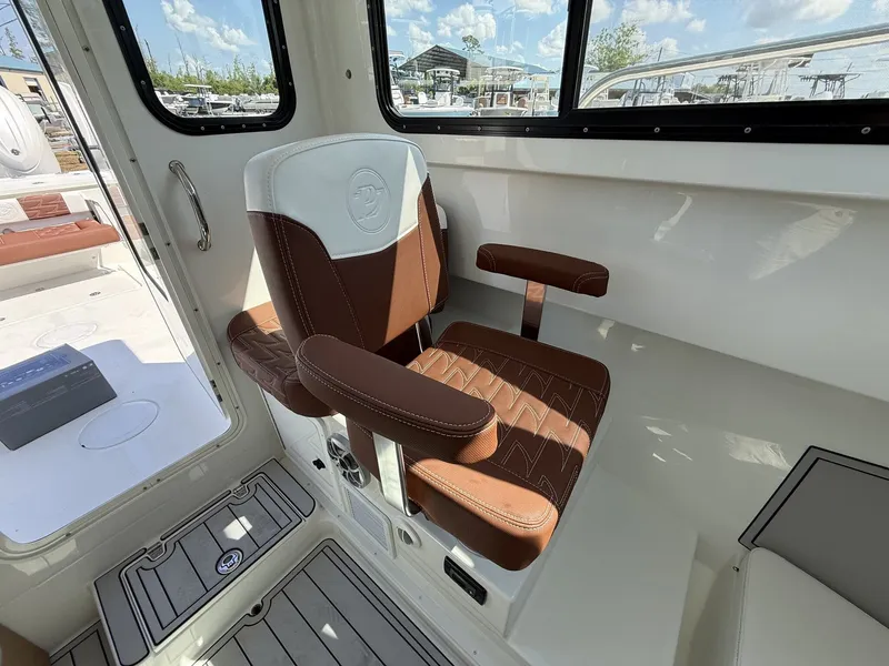 Slide: The Image of Parker Marine 247 Explorer TWIN 150S AND AIR COND. 2026 - 14