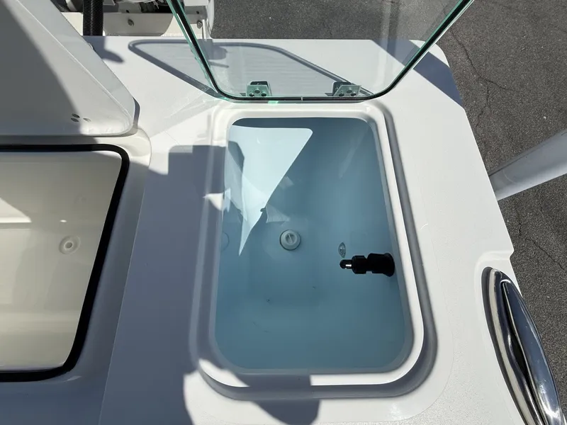 Slide: The Image of Parker Marine 247 Explorer TWIN 150S AND AIR COND. 2026 - 6