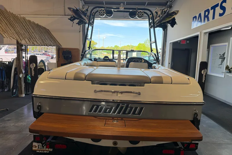 Slide: The Image of 2003 Malibu Wakesetter 21 VLX boat displayed indoors with wakeboard tower. - 4