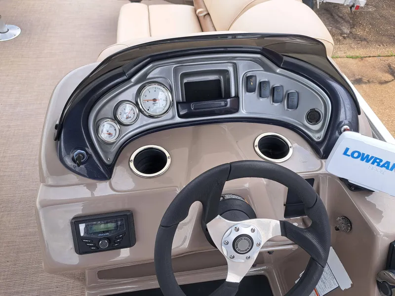 Slide: The Image of Sun Tracker FB20 DLX 2022 - 23