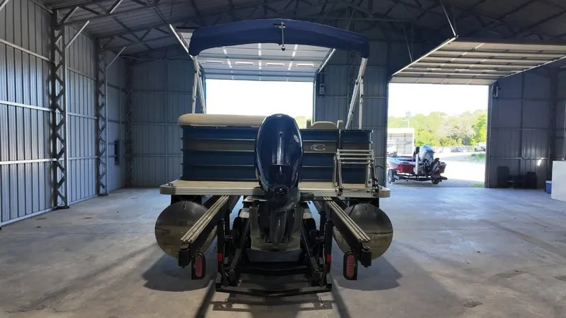 Slide: The Image of Crest 200 L 2019 - 10