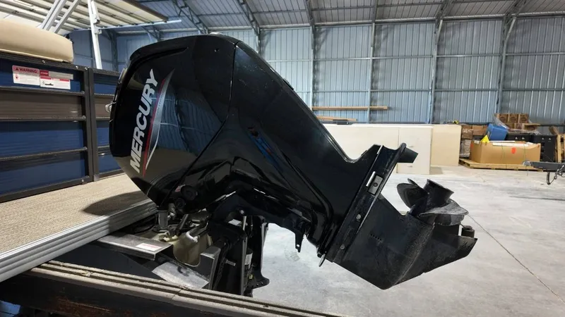 Slide: The Image of Crest 200 L 2019 - 12