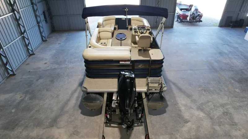 Slide: The Image of Crest 200 L 2019 - 13