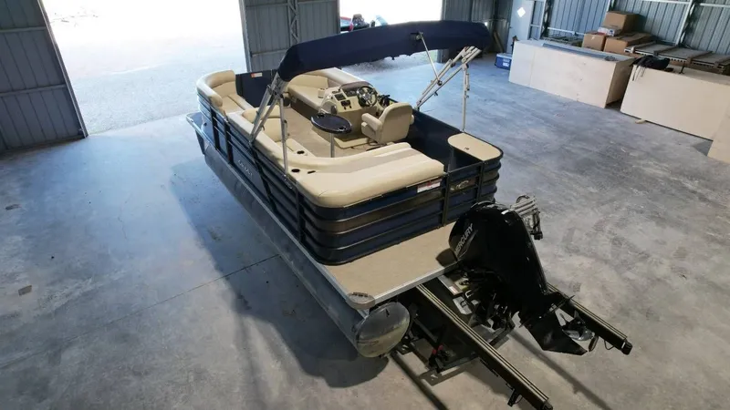 Slide: The Image of Crest 200 L 2019 - 15