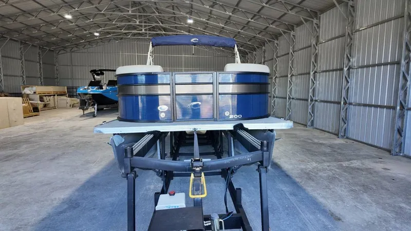 Slide: The Image of Crest 200 L 2019 - 17