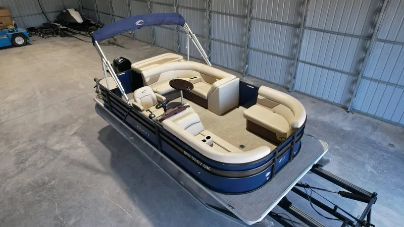 Slide: The Image of Crest 200 L 2019 - 20