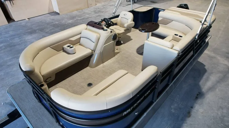 Slide: The Image of Crest 200 L 2019 - 21